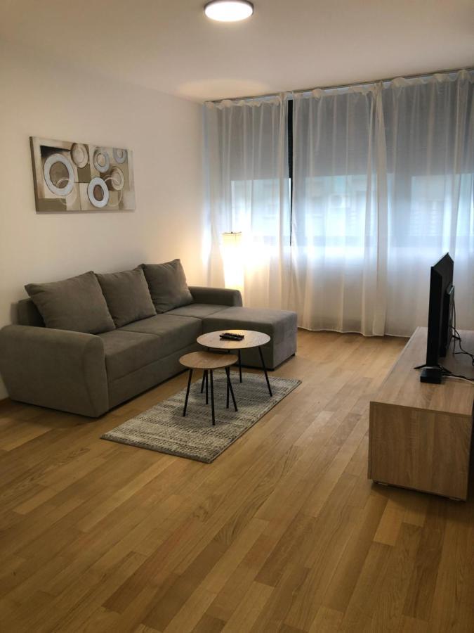 Apartment Iris Novi Sad Exteriör bild