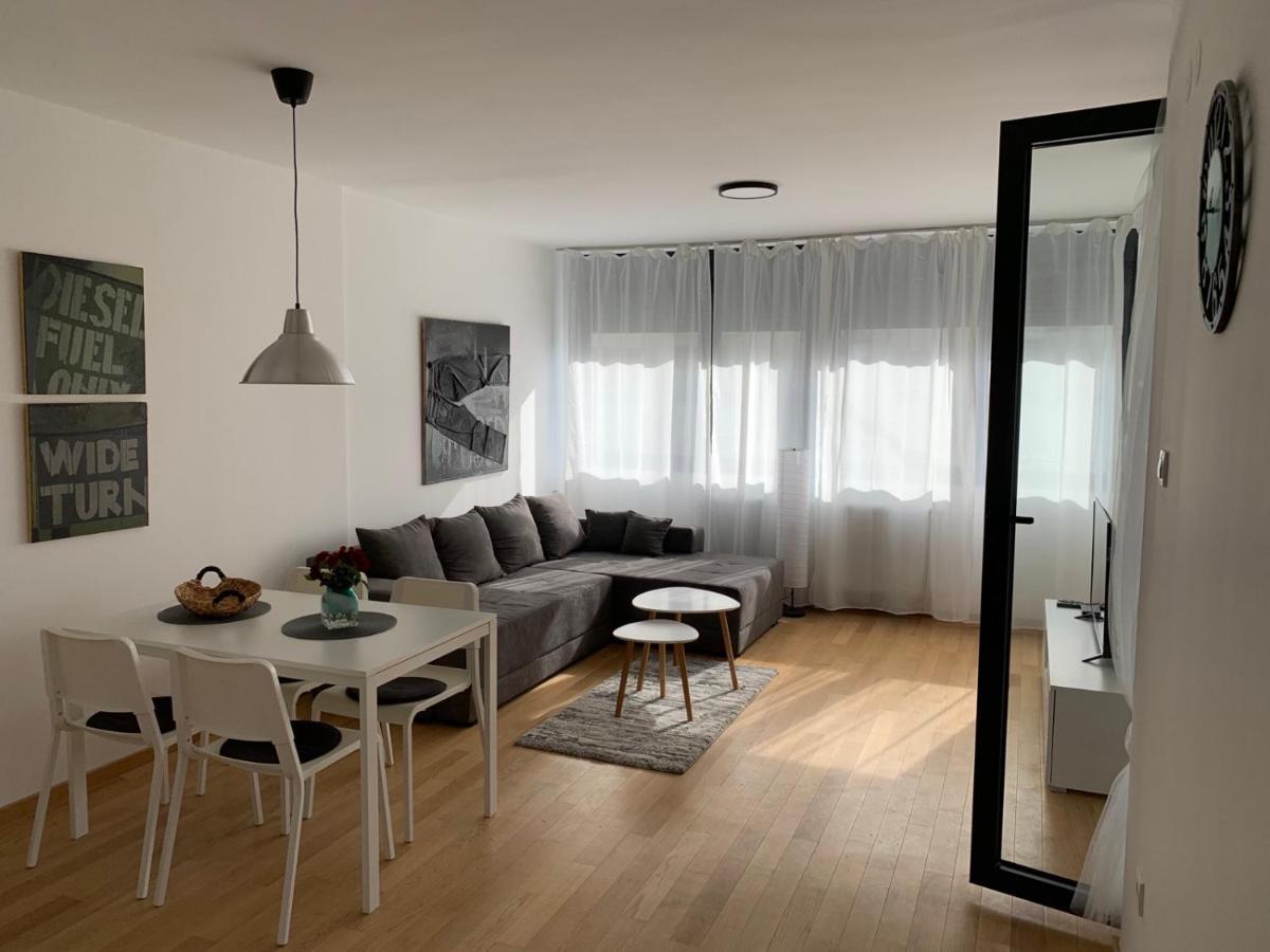 Apartment Iris Novi Sad Exteriör bild