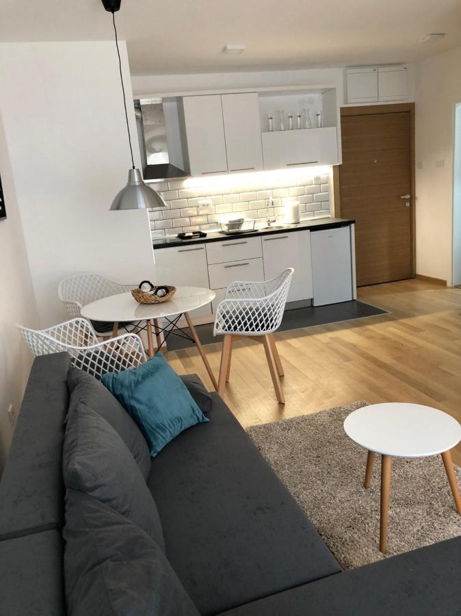 Apartment Iris Novi Sad Exteriör bild