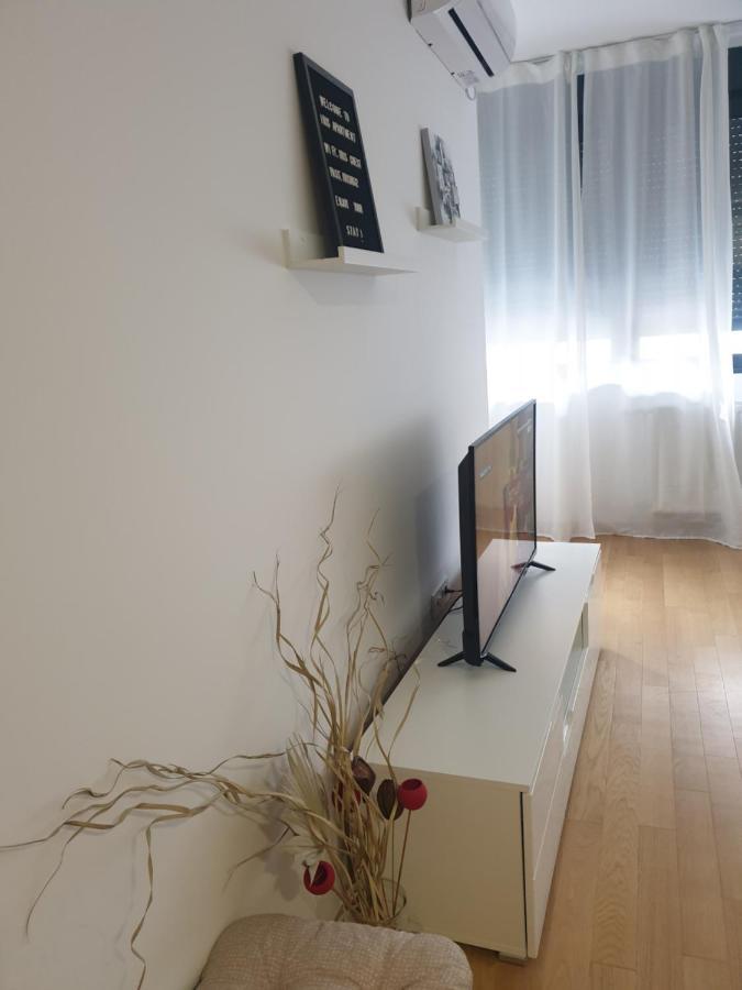 Apartment Iris Novi Sad Exteriör bild